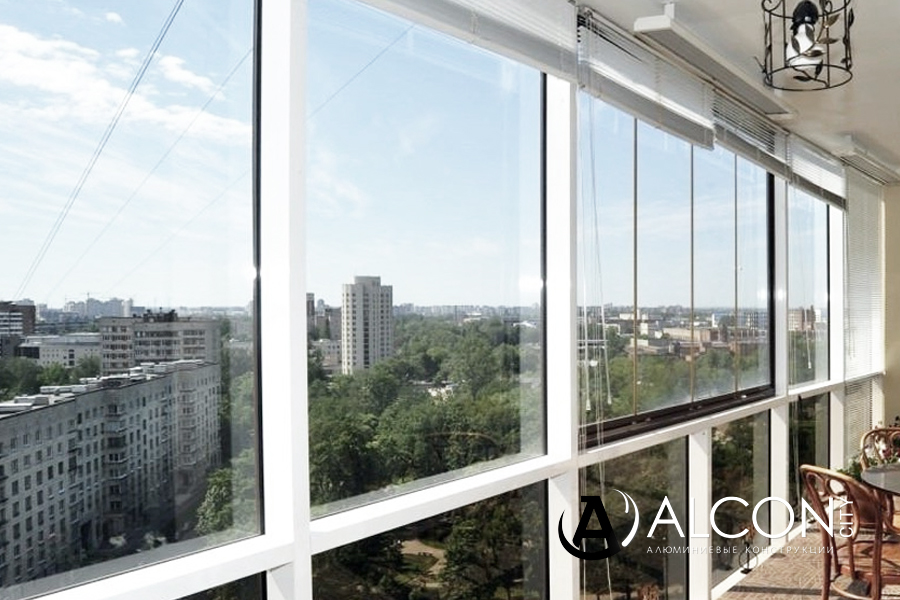 Панорамное остекление балконов в Барнауле